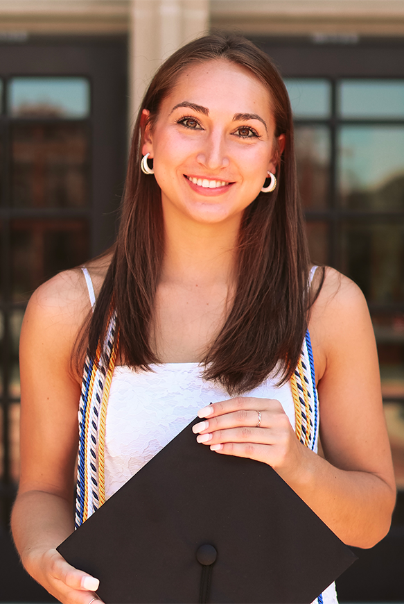 Headshot of alumna Rachael Layden.